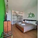 Ferienvilla 'madaba' Mit Blick Aufs Wasser By Interhome Bardolino