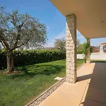 Ferienvilla 'madaba' Mit Blick Aufs Wasser By Interhome Dom wakacyjny Bardolino